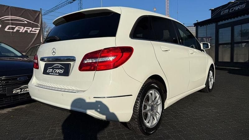 Gebraucht Mercedes B180 109 PS (80 kW) 2012 Weiß Van / Kleinbus