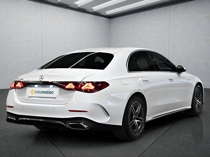 Gebraucht Mercedes E300 197 PS (144 kW) 2025 Weiß Limousine