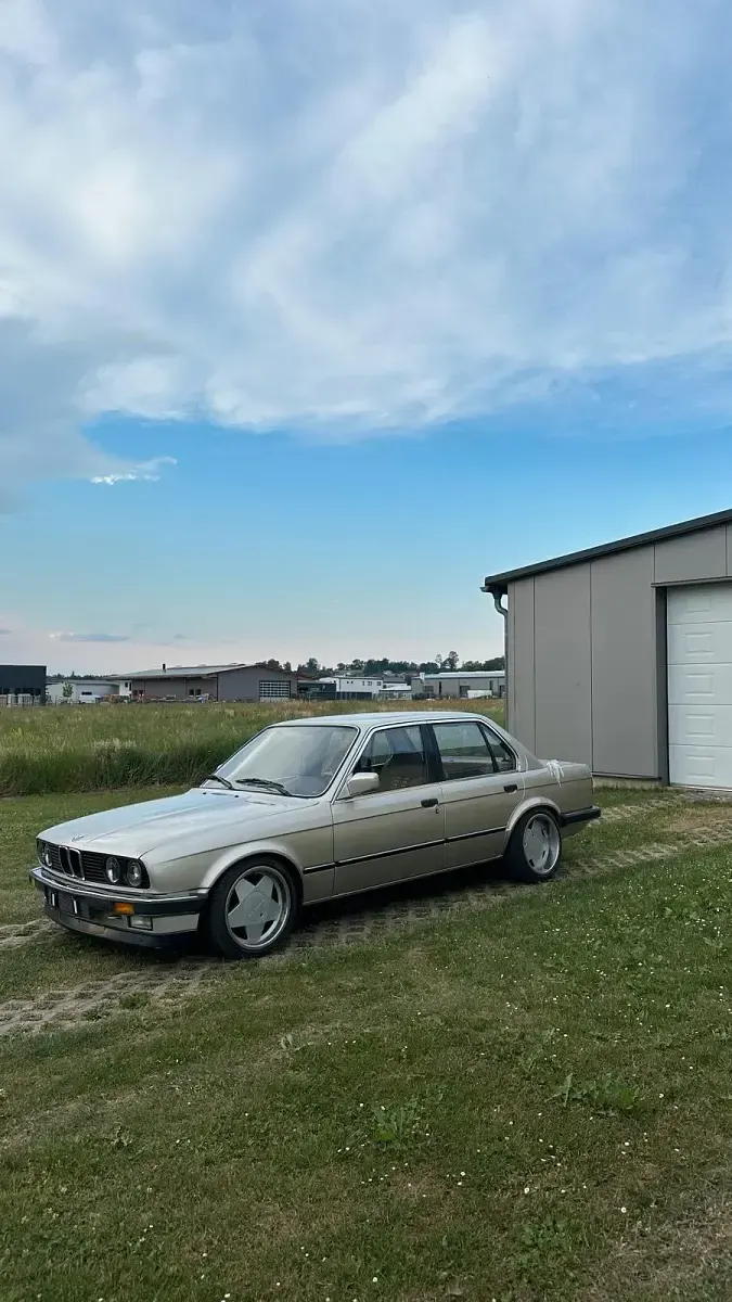 Gebraucht BMW 325 122 PS (89 kW) 1986 Beige Limousine