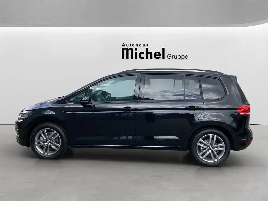 Neu VW Touran Comfortline 150 PS (110 kW) 2026 Grau Van / Kleinbus