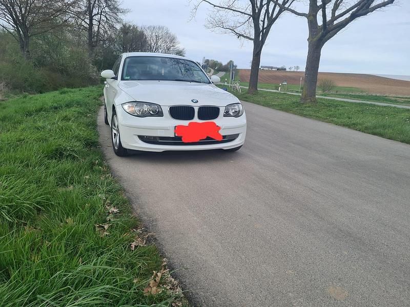 Gebraucht BMW 120 150 PS (110 kW) 2010 Weiß Kleinwagen