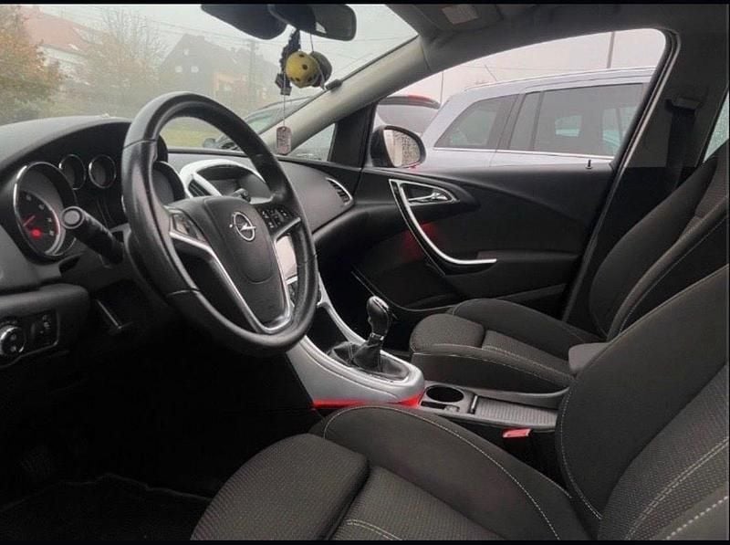 Gebraucht Opel Astra Edition 170 PS (125 kW) 2010 Schwarz Limousine