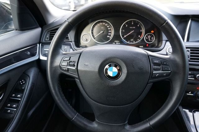 Gebraucht BMW 520 190 PS (139 kW) 2015 Schwarz metallic Kombi
