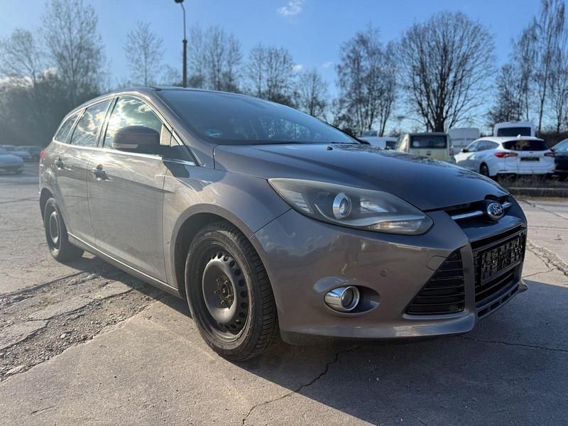 Gebraucht Ford Focus Titanium 150 PS (110 kW) 2014 Braun Kombi
