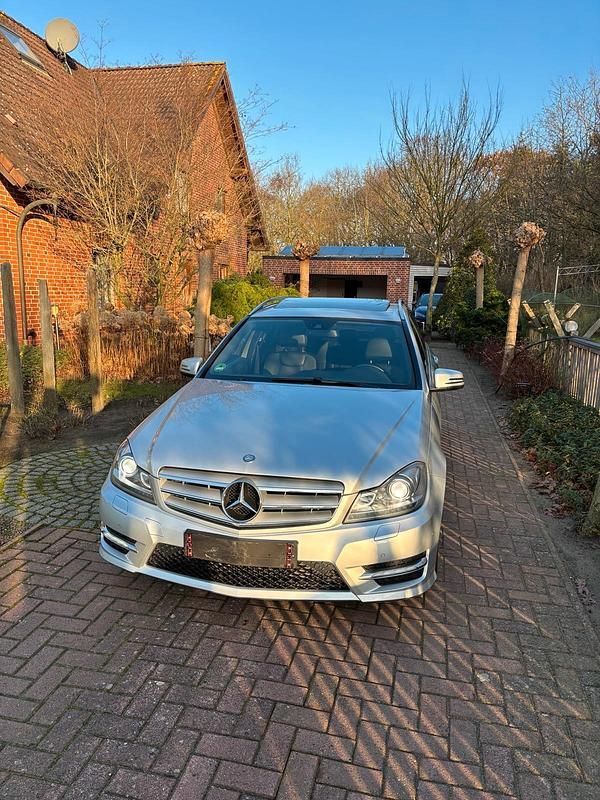 Silber Gebraucht 2011 Mercedes C250 AMG line Kombi | 9.900 € (Fairer Preis) - Bild 1/4