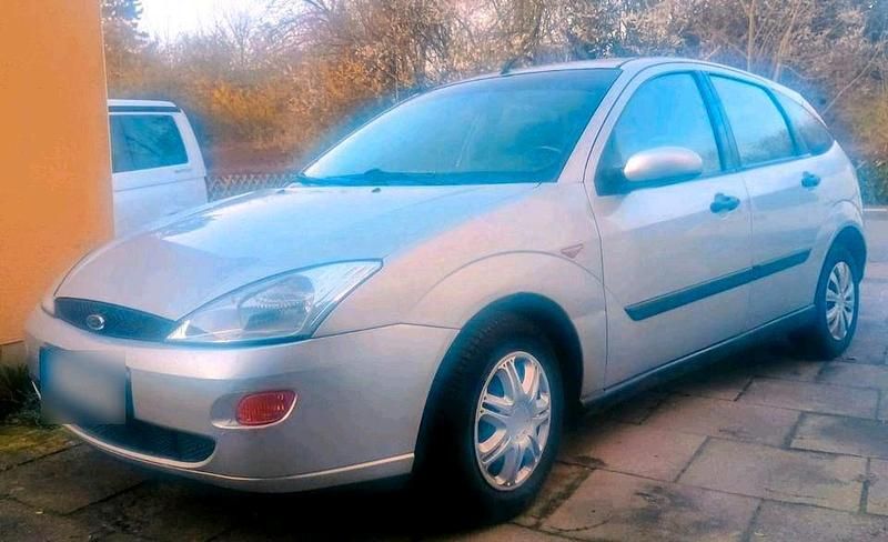 Usata Ford Focus 75 CV (55 kW) 2000 Argento Utilitaria