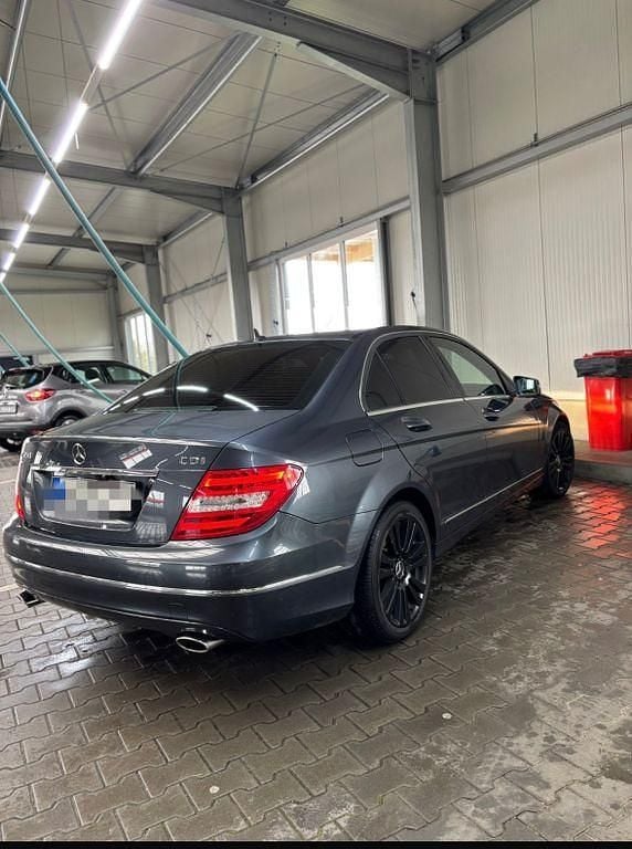 Grau Gebraucht 2012 Mercedes C350 Elegance Limousine | 14.000 € (Etwas zu teuer) - Bild 1/4