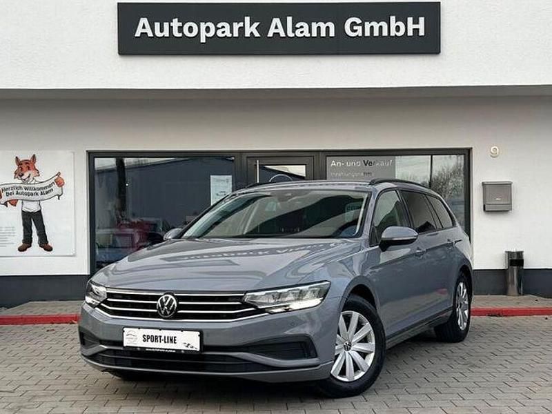 Gebraucht VW Passat 150 PS (110 kW) 2023 Mondsteingrau Kombi