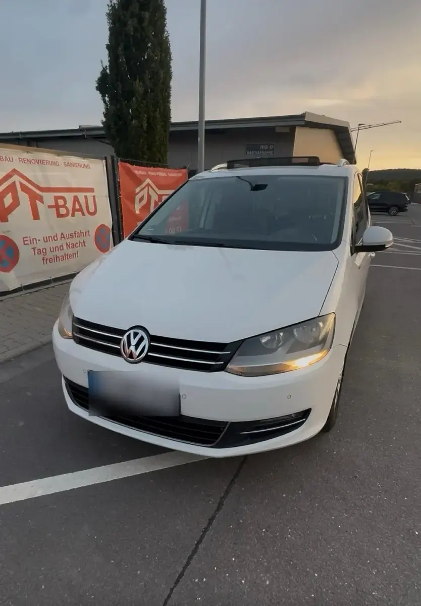 Gebraucht VW Sharan 170 PS (125 kW) 2011 Weiß Van / Kleinbus