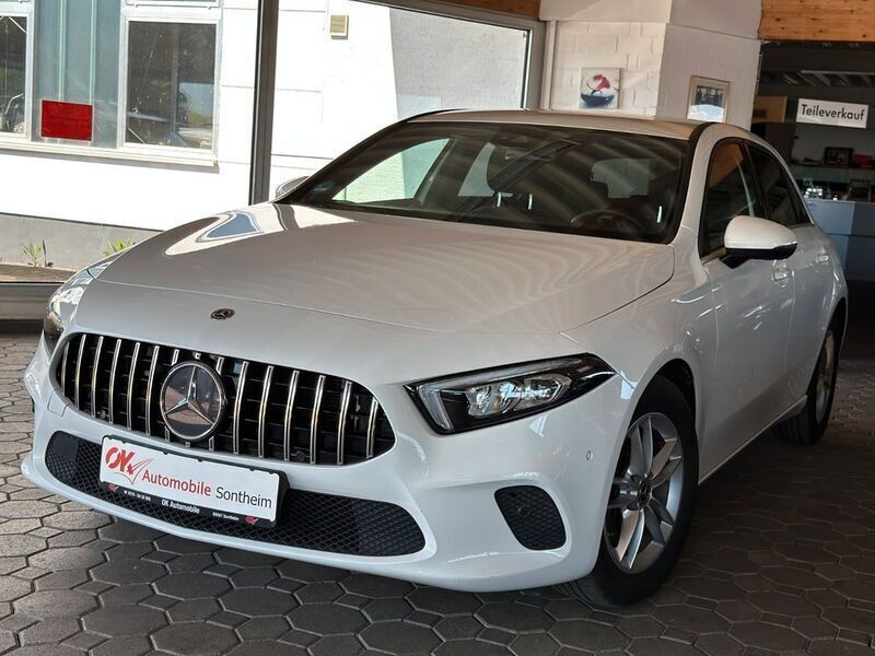 Weiß Gebraucht 2019 Mercedes A180 Business Limousine | 17.990 € - Bild 1/4