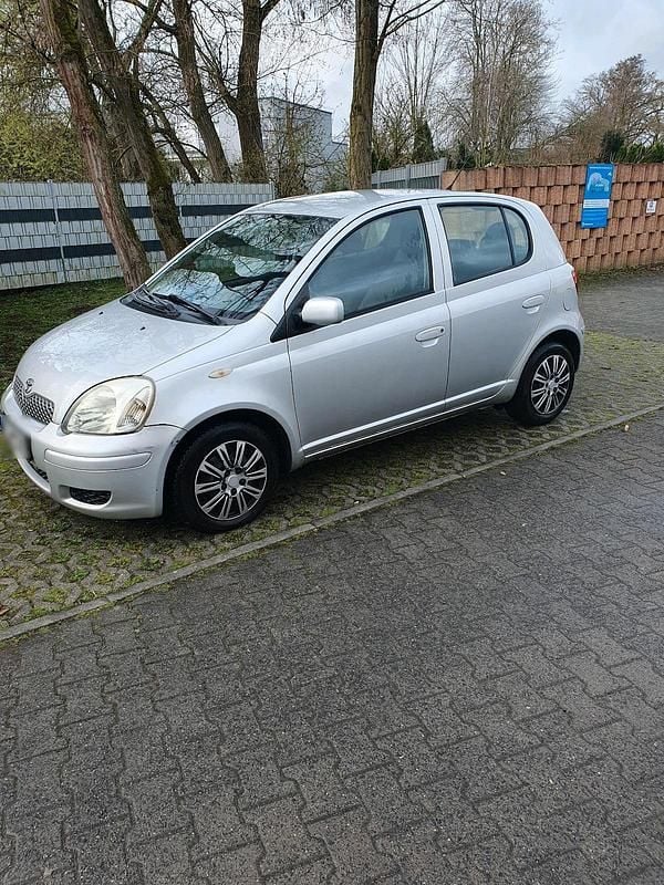Gebraucht Toyota Yaris 87 PS (63 kW) 2004 Silber Kleinwagen