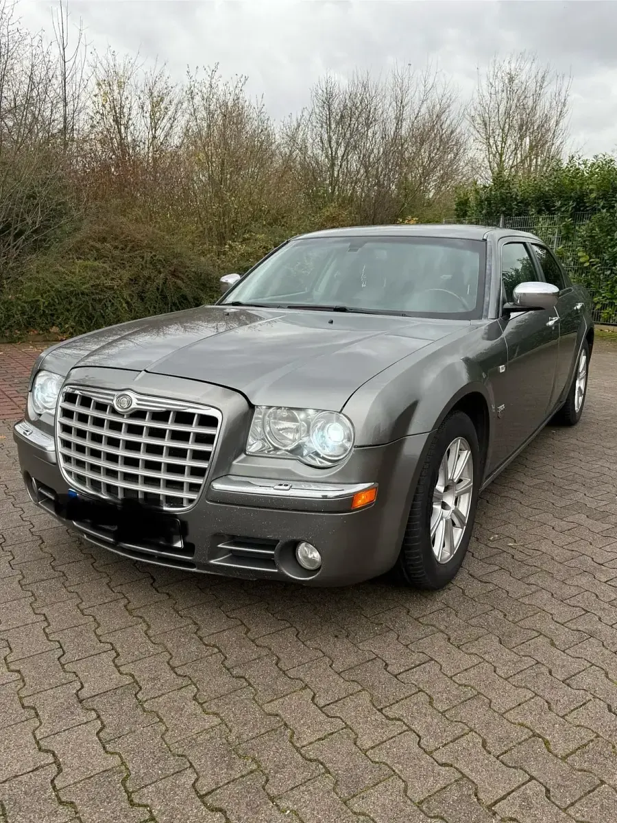 Second-hand Chrysler 300C 218 CP (160 kW) 2007 Argintiu Berlinǎ