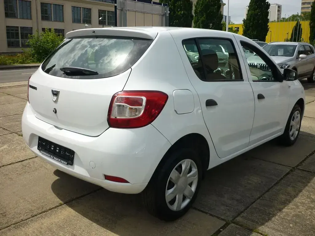 Gebraucht Dacia Sandero Ambiance 75 PS (55 kW) 2014 Weiß Limousine