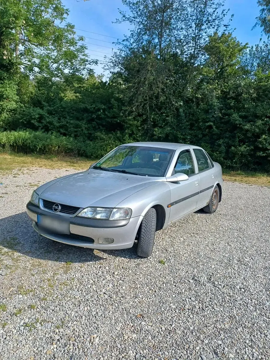 Gebraucht Opel Vectra 115 PS (84 kW) 1997 Silber Limousine