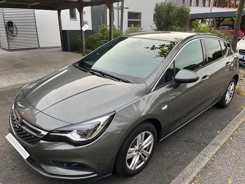 Grau Gebraucht 2017 Opel Astra Innovation Limousine | 9.500 € (Guter Preis) - Bild 1/4