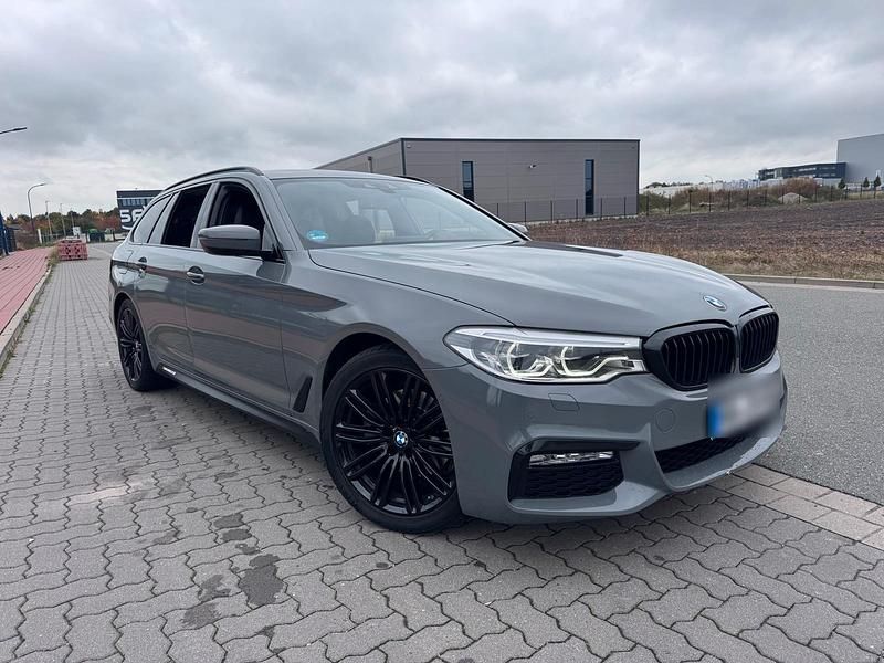 Grau Gebraucht 2017 BMW 520 M Sport Kombi | 20.500 € (Etwas zu teuer) - Bild 1/4