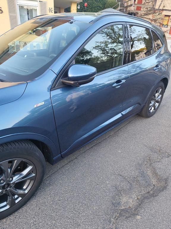 Usado Ford Kuga ST-Line X 150 HP (110 kW) 2021 Azul SUV