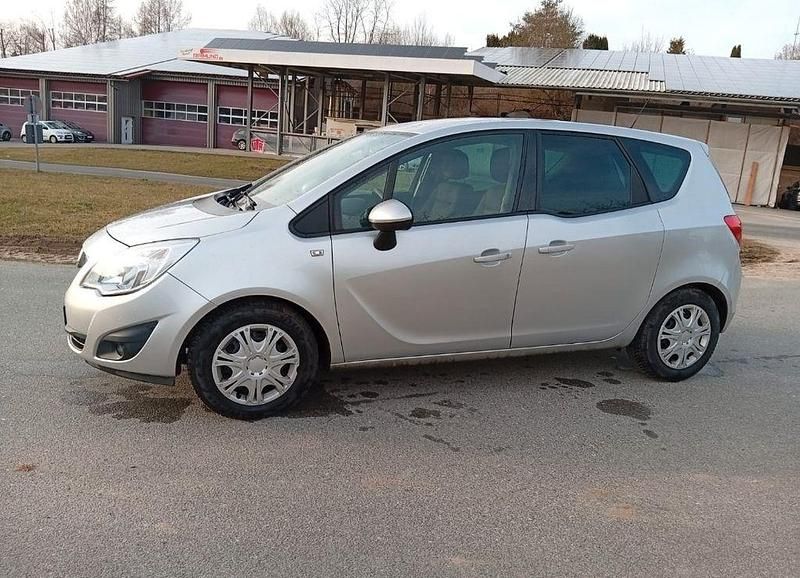 Gebraucht Opel Meriva Selection 101 PS (74 kW) 2011 Silber Van / Kleinbus