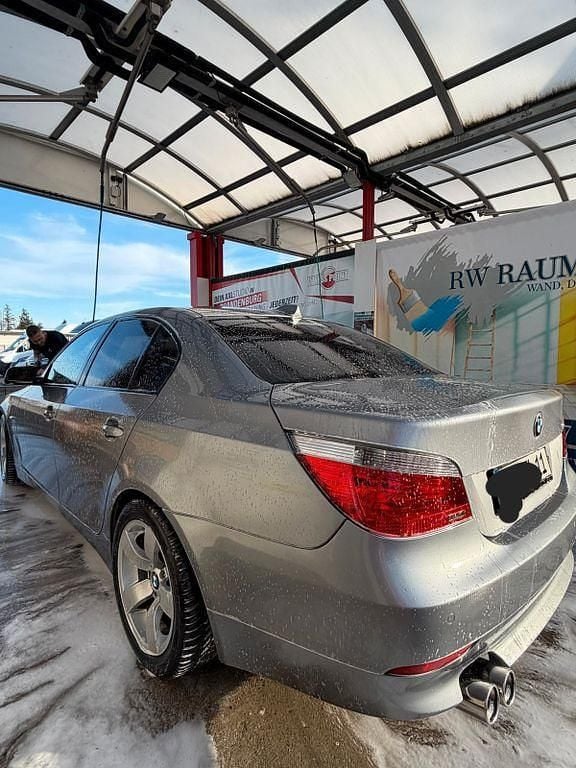 Gebraucht BMW 545 333 PS (244 kW) 2004 Grau Limousine
