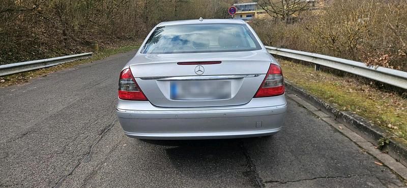 Gebraucht Mercedes E320 224 PS (164 kW) 2006 Silber Limousine