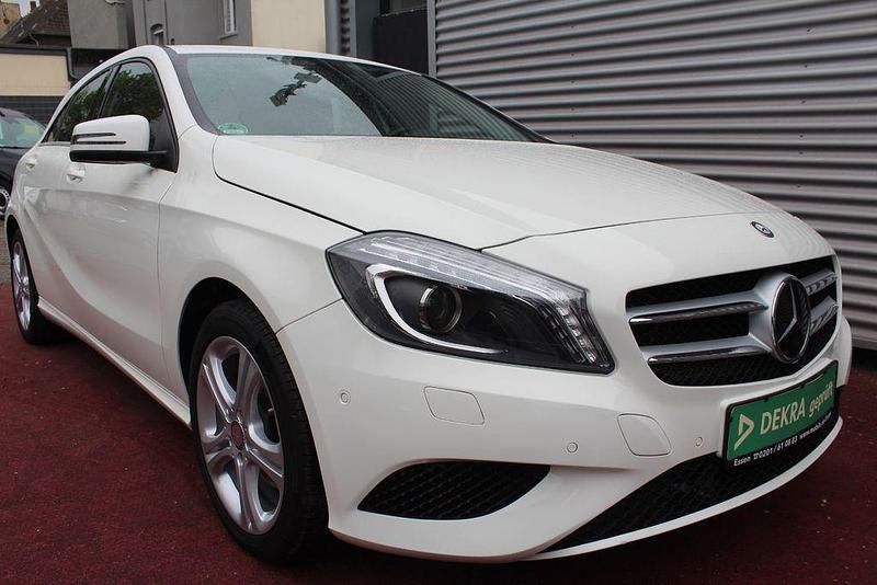 Gebraucht Mercedes A180 Urban 122 PS (89 kW) 2014 Weiß Kleinwagen