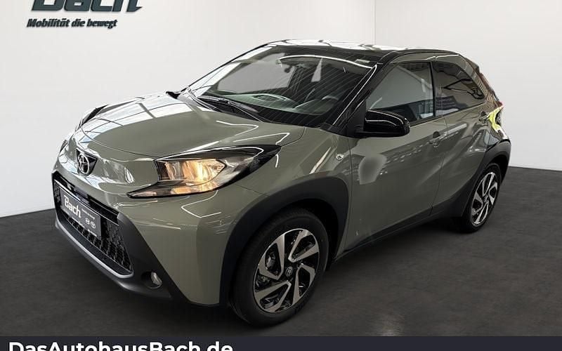 Grün Gebraucht 2025 Toyota Aygo Kleinwagen | 18.730 € (Fairer Preis) - Bild 1/4