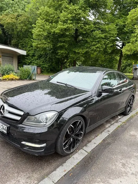 Gebraucht Mercedes 220 170 PS (125 kW) 2011 Schwarz Coupé