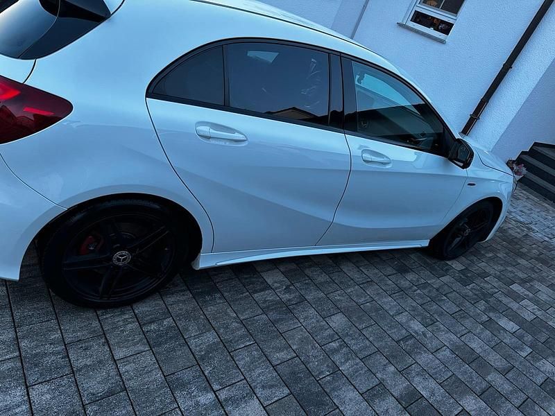 Gebraucht Mercedes A250 AMG line 218 PS (160 kW) 2017 Weiß Limousine