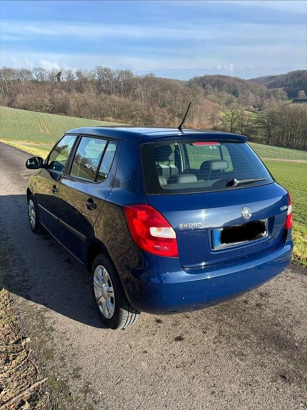 Gebraucht Skoda Fabia 60 PS (44 kW) 2013 Blau Kleinwagen