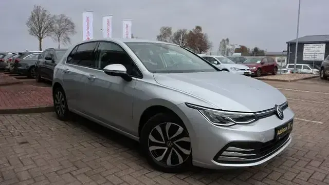 Gebraucht VW Golf VIII Active 116 PS (85 kW) 2022 Silber Limousine