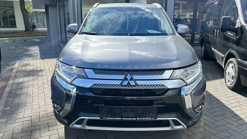 Gebraucht Mitsubishi Outlander Diamant Edition 150 PS (110 kW) 2019 Grau SUV