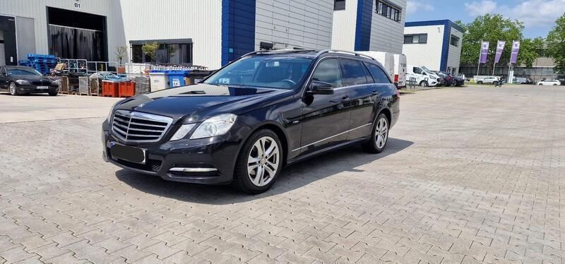 Schwarz Gebraucht 2011 Mercedes E220 Avantgarde Kombi | 9.600 € (Fairer Preis) - Bild 1/4