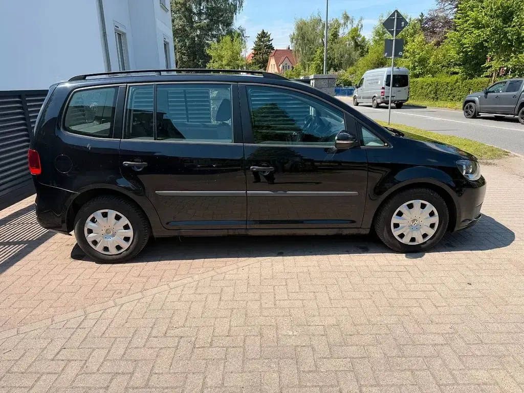 Usata VW Touran Trendline 105 CV (77 kW) 2011 Nero Monovolume