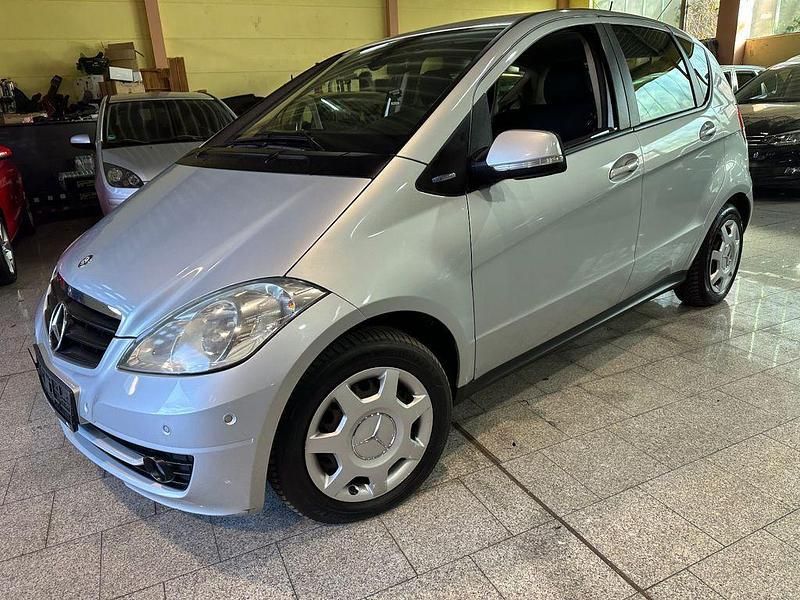 Silber Gebraucht 2010 Mercedes A160 Van / Kleinbus | 3.990 € (Fairer Preis) - Bild 1/4