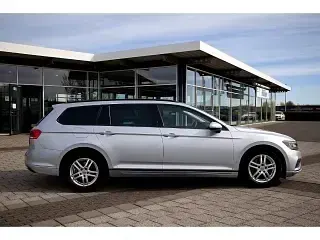 Gebraucht VW Passat 150 PS (110 kW) 2022 Scale silver metallic Kombi