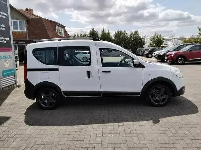 Gebraucht Dacia Dokker Celebration 116 PS (85 kW) 2017 Weiß Van / Kleinbus