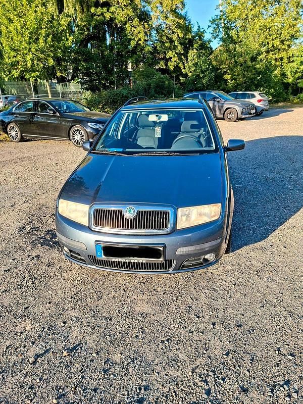 Grau Gebraucht 2005 Skoda Fabia Kombi | 1.200 € (Guter Preis) - Bild 1/4