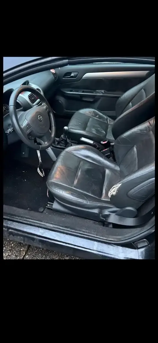 Gebraucht Opel Tigra 90 PS (66 kW) 2007 Schwarz Cabrio