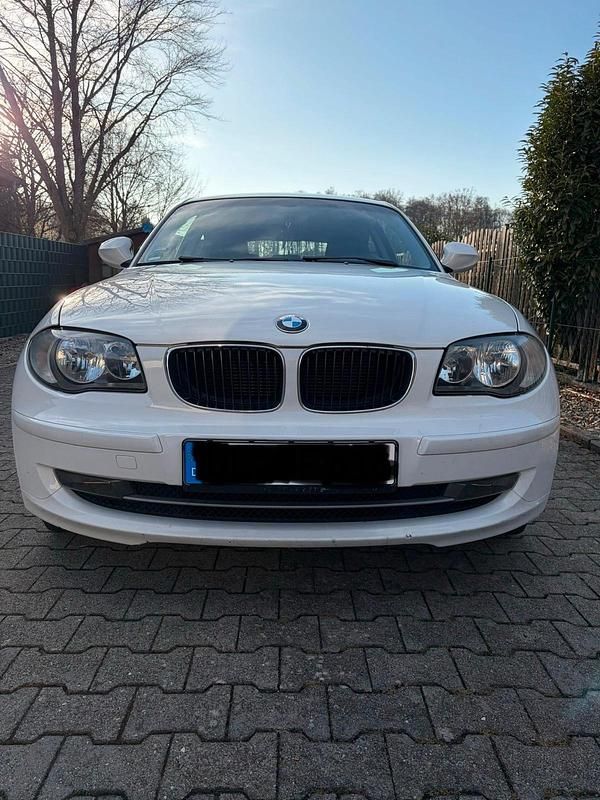 Gebraucht BMW 116 122 PS (89 kW) 2010 Weiß Kleinwagen