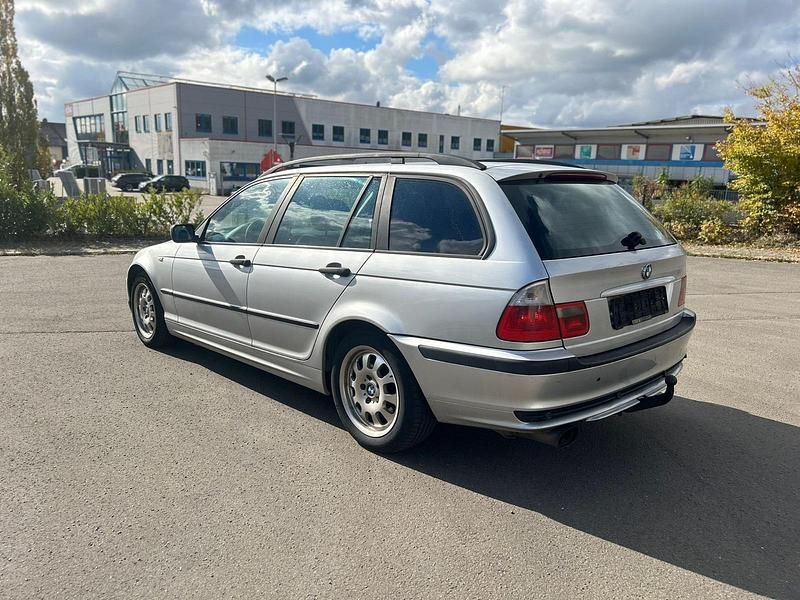 Silber Gebraucht 2002 BMW 320 Kombi | 1.399 € (Superpreis) - Bild 1/4