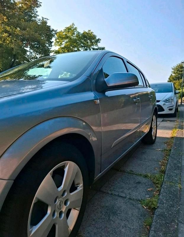 Gebraucht Opel Astra 125 PS (91 kW) 2005 Silber Kleinwagen