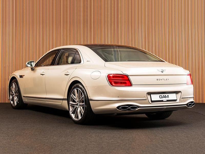 Gebraucht Bentley Flying Spur 544 PS (400 kW) 2024 Weiß Limousine