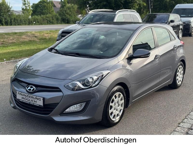 Blau Gebraucht 2014 Hyundai i30 Style Limousine | 6.999 € (Fairer Preis) - Bild 1/4