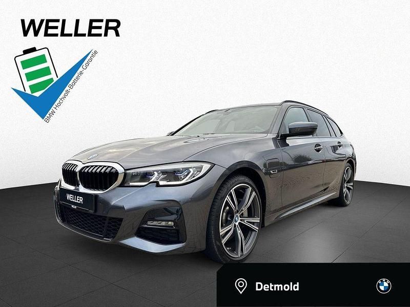 Mineralgrau (grau) Gebraucht 2022 BMW 330e Shadowline Kombi | 40.850 € (Teuer) - Bild 1/4