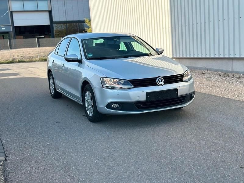 Gebraucht VW Jetta 122 PS (89 kW) 2014 Grau Limousine