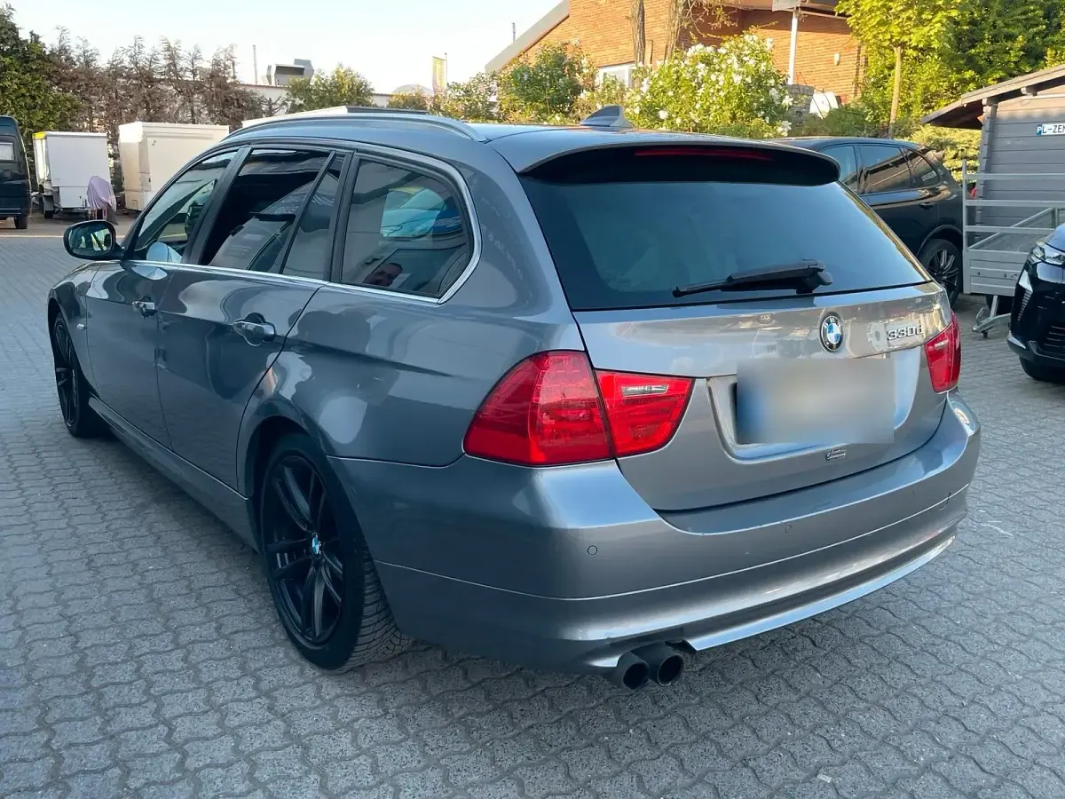 Second-hand BMW 330 245 CP (180 kW) 2011 Argintiu Break