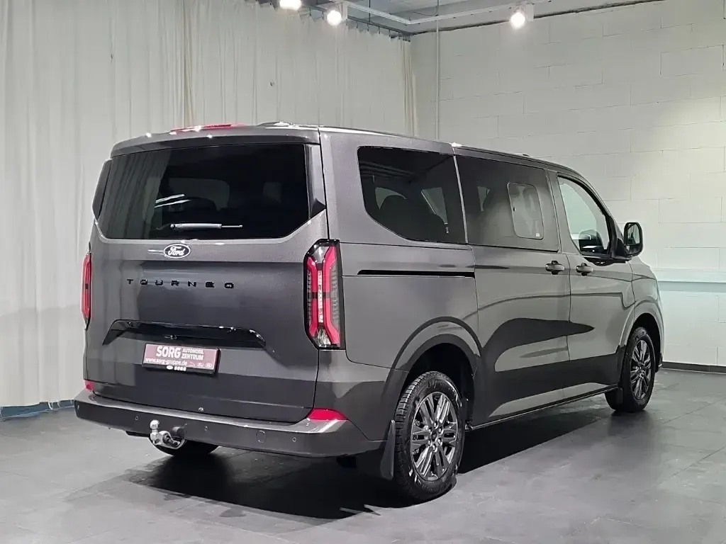 Neu Ford Tourneo Custom Titanium 170 PS (125 kW) 2026 Grau, magnetic met. Van