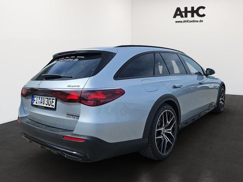 Gebraucht Mercedes E300 Night 197 PS (144 kW) 2025 Metalliclack hightechsilber Kombi