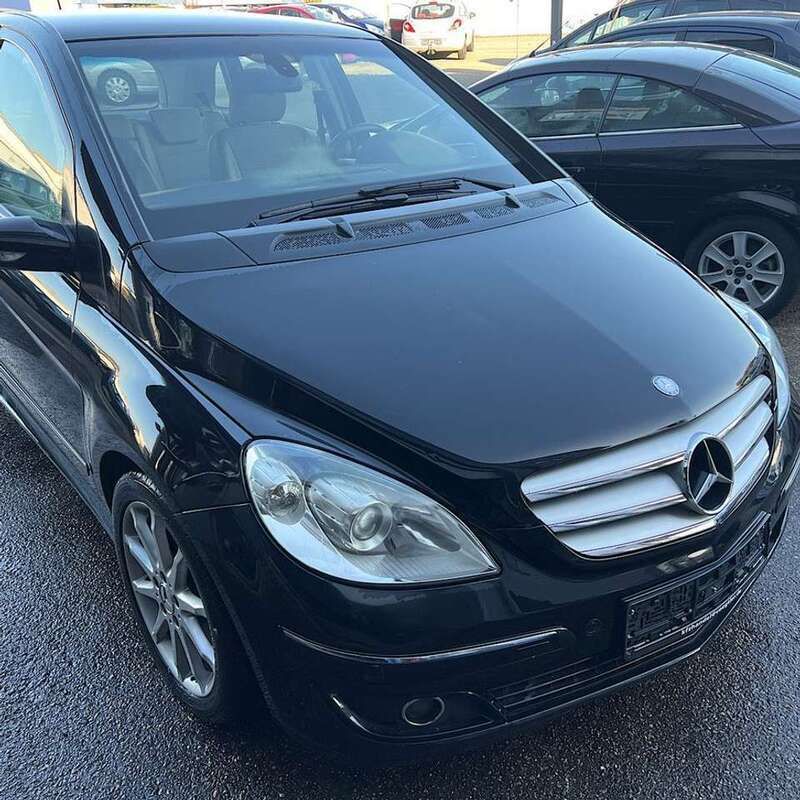 Kosmosschwarz metalliclack Gebraucht 2005 Mercedes B200 Van / Kleinbus | 4.650 € (Teuer) - Bild 1/4