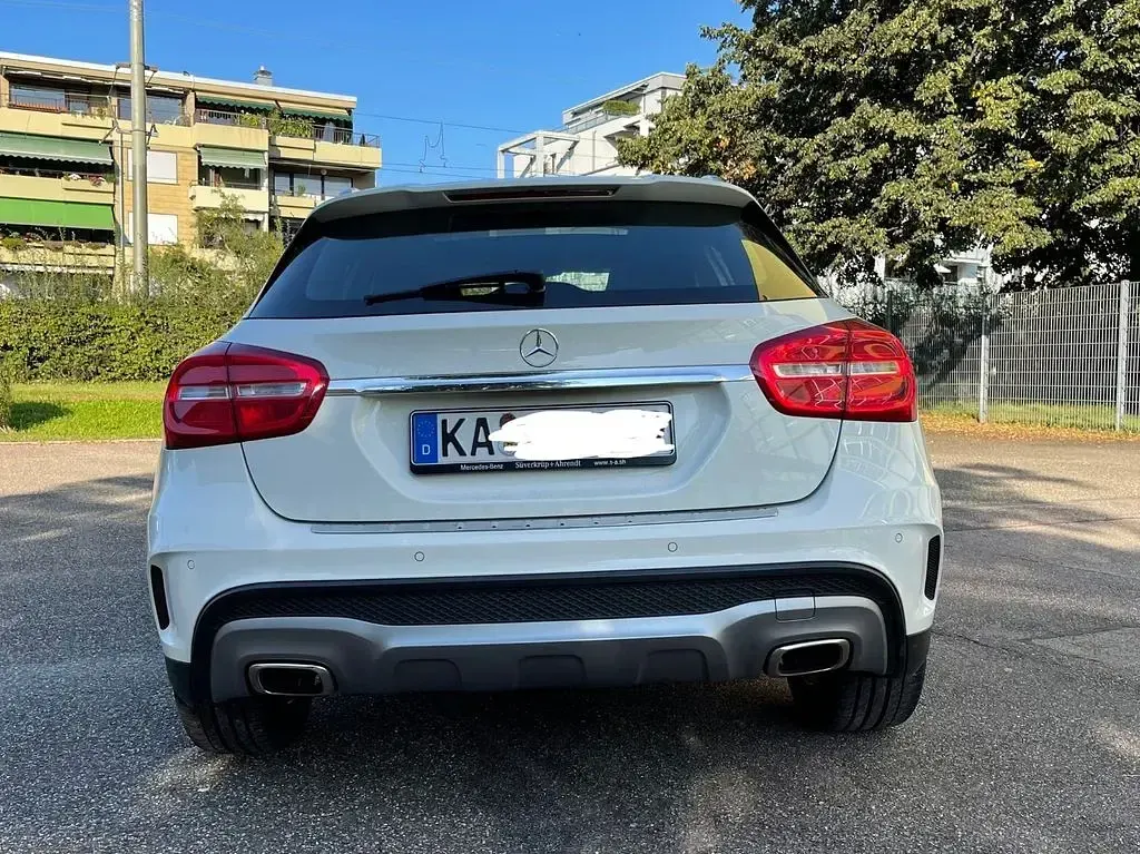 Gebraucht Mercedes GLA180 AMG line 122 PS (89 kW) 2015 Weiß SUV